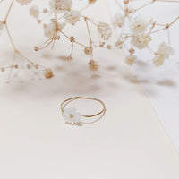 F18052_Fabien_Ajzenberg_Bague_Fleur_Pierre_Or_Nacre_Blanc_Minimal_Createur_Artisanal